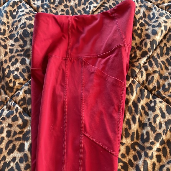 Knockout VS capri leggings with side and back pockets (XS) - Picture 2 of 5